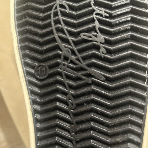 Havana Brown and White Athletic Shoes with Red Laces. Vintage Havana brand - Picture 2 of 10